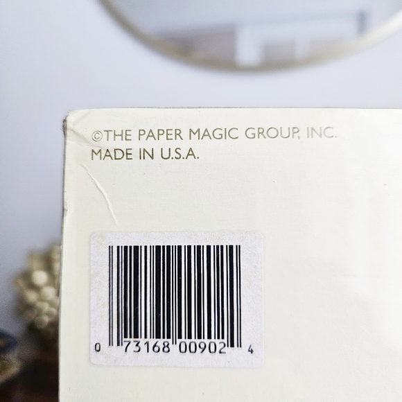 Vintage Set of 16 Christmas Cards Coordinated Envelopes Season's Greetings USA - Picture 4 of 9